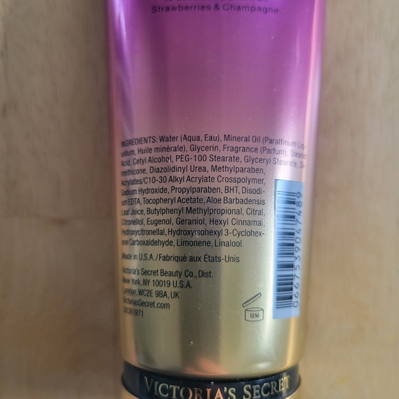 NEW Victoria Secret Classic Strawberries & Champagne 8oz lotion - Picture 4 of 6